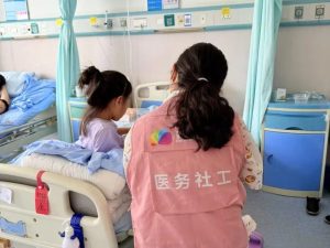爱与陪伴，照亮生命的每一步 | 彩虹全职医务社工招聘
