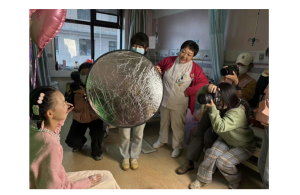 在爱和温暖中勇敢前行｜彩虹医务社工在医院